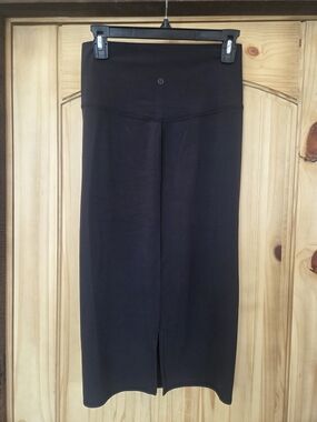 lululemon athletica Nulu Black High-Waist Midi Skirt